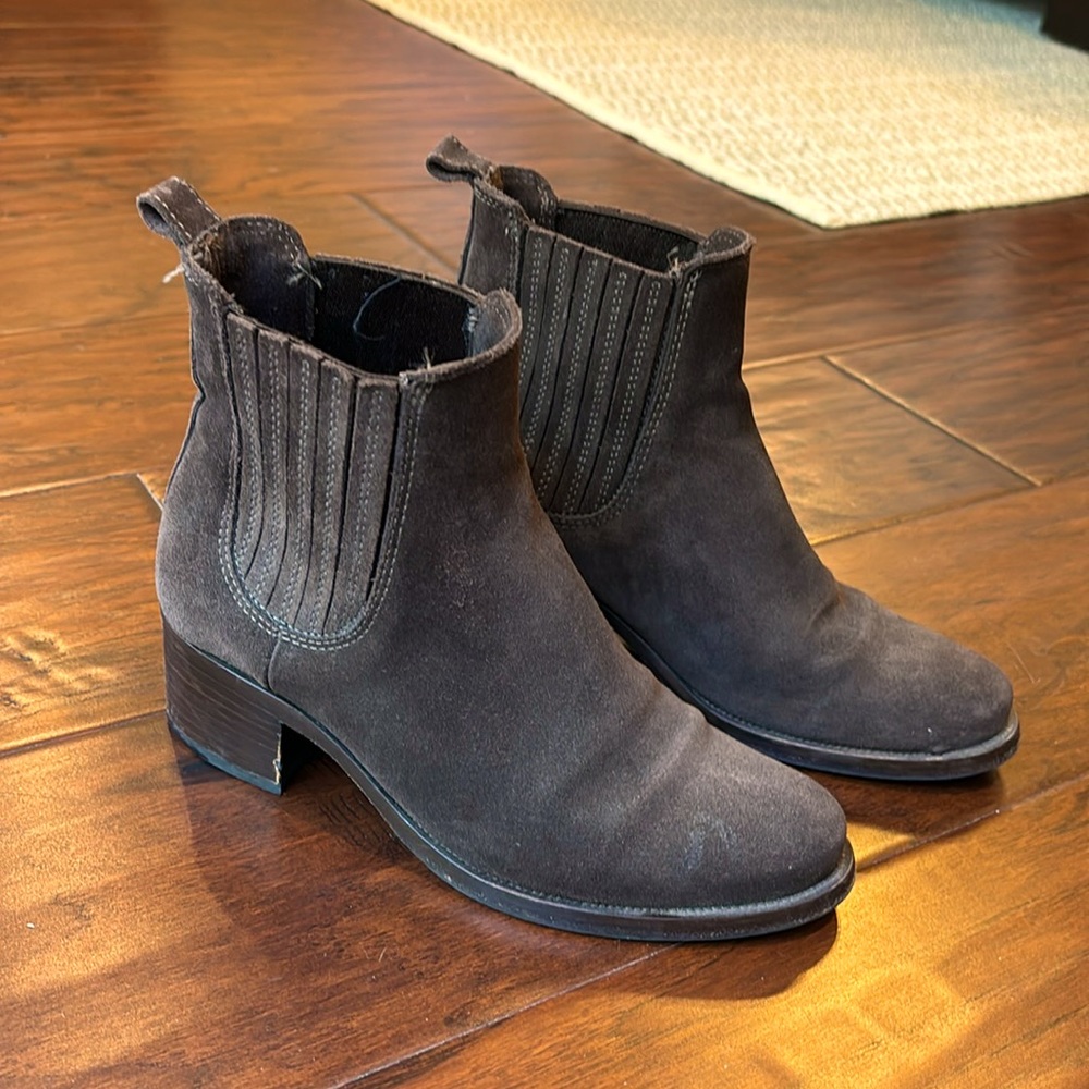 La Canadienne Comfortable and stylish slip in booties, Made in Canada